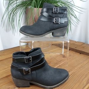 NWOT So Basking Black Multi Textured Strapped Booties Sz.6